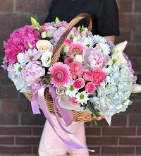 Композиция солнечный день в Лужники Цветочная композиция из Розы, Хризантемы, Пионы и Лизиантусы в корзине в Лужники