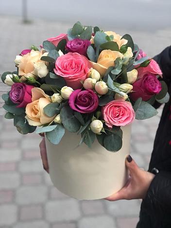 Цветочная композиция из Розы в шляпной коробке в Лужники